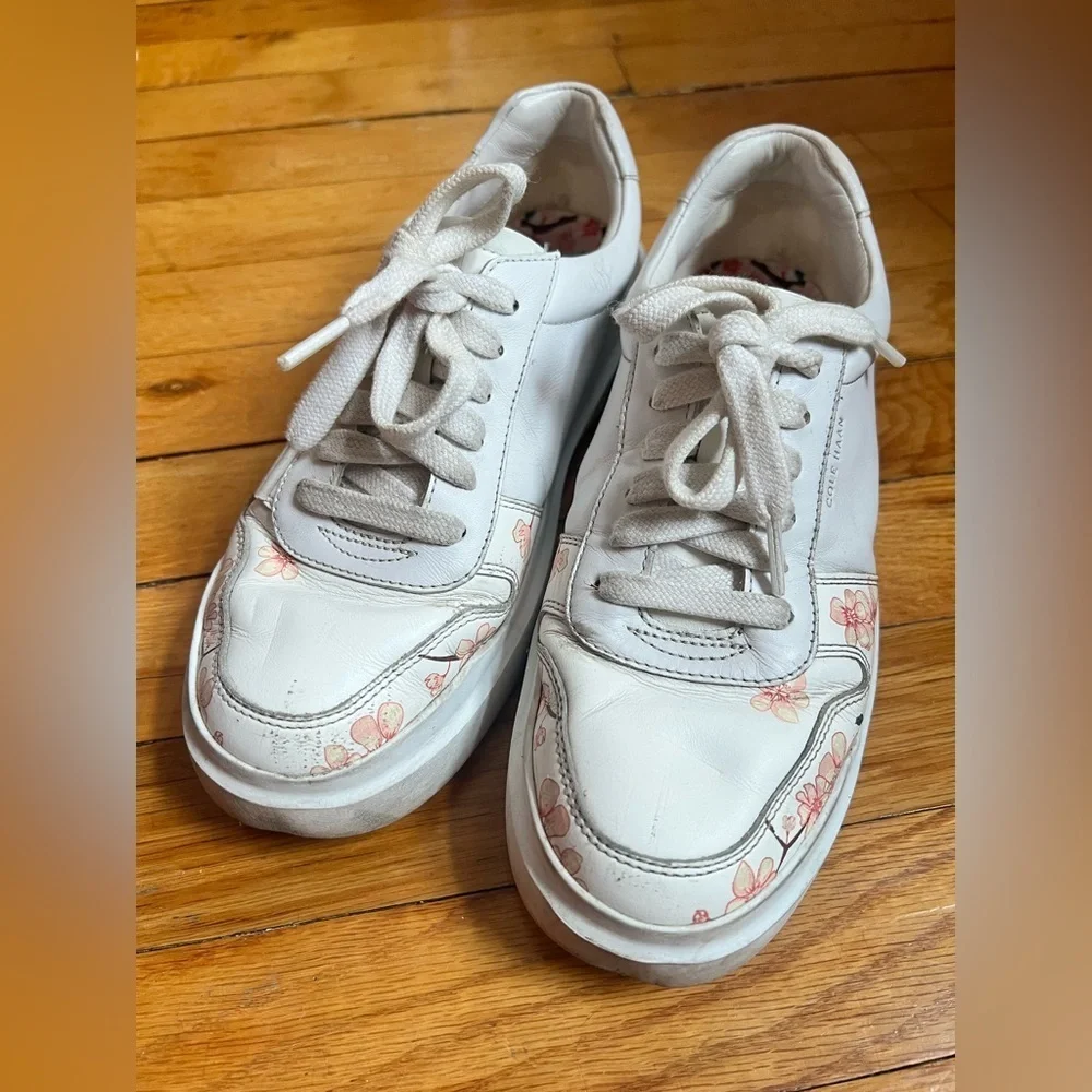 Cole Haan White Floral Sneakers | Size 7